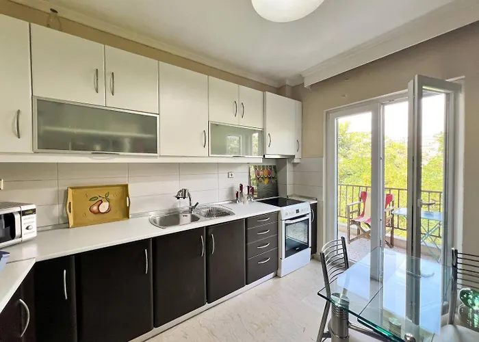 Apartment Oasis W Free Parking 5 Min From Center *