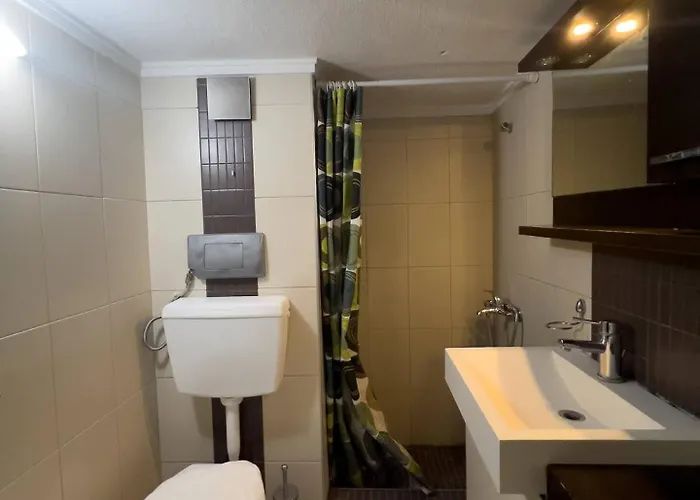 Apartment Oasis W Free Parking 5 Min From Center